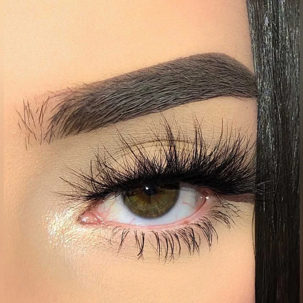 Lashes - Picture 1 of 4